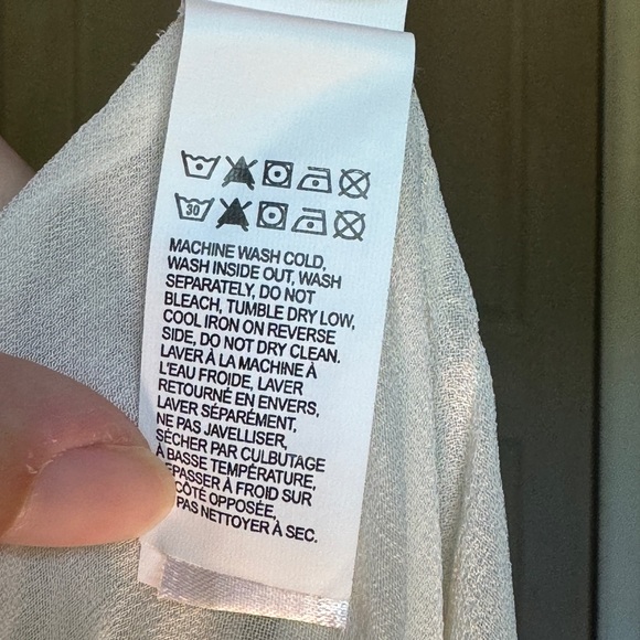 Cream colored embroidered pattern tank top - Picture 10 of 10